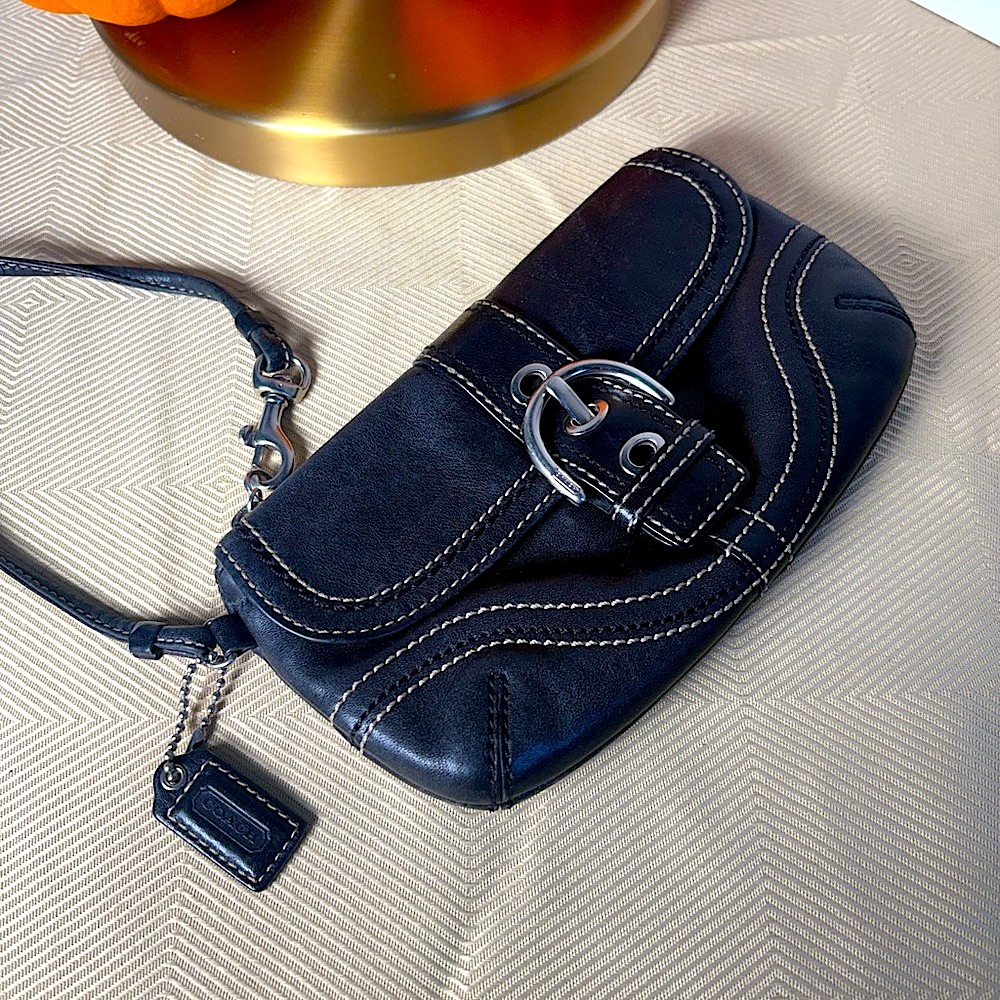 Vintage Coach Y2K SOHO mini Black Leather Wristlet bag, Excellent Condition!